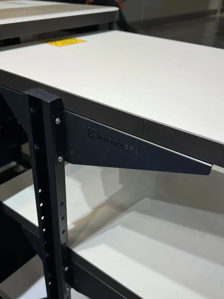 Подкатной антистатический стол SPC A купить в Мурманске Подкатной антистатический стол SPC A купить в Мурманске