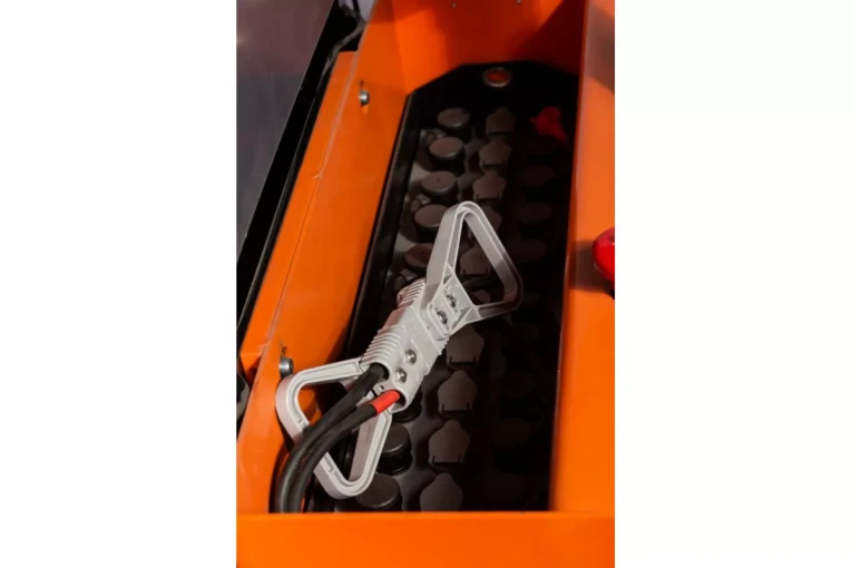 Штабелер электрический самоходный 1,6 т - 4,6 м Вилы: 1150 , АКБ Свинцово - кислотная, CL1646GP SIBLINE купить в Мурманске Штабелер электрический самоходный 1,6 т - 4,6 м Вилы: 1150 , АКБ Свинцово - кислотная, CL1646GP SIBLINE купить в Мурманске