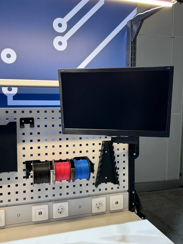 Кронштейн для монитора DBL купить в Мурманске Кронштейн для монитора DBL купить в Мурманске